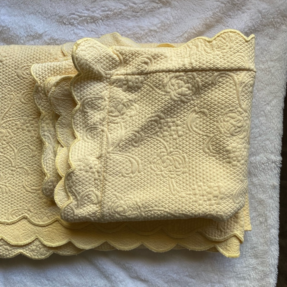 Sferra Ivory Cotton Matelasse Coverlet Blanket Quilt & Sham  King 106” X 95